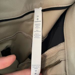 Lulu Commisoner style pants. 36/34. Tan